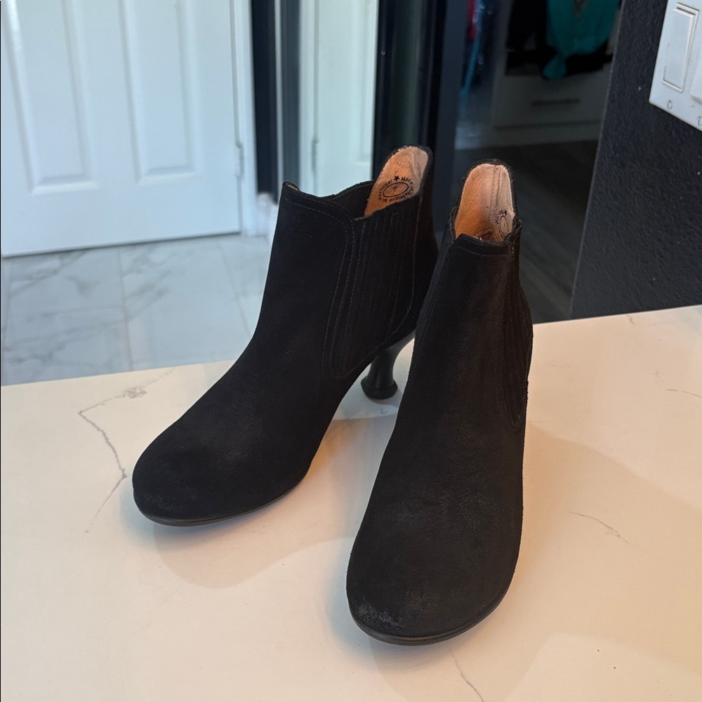 John Fluevog Black Suede Ankle Boots booties gothic punk style